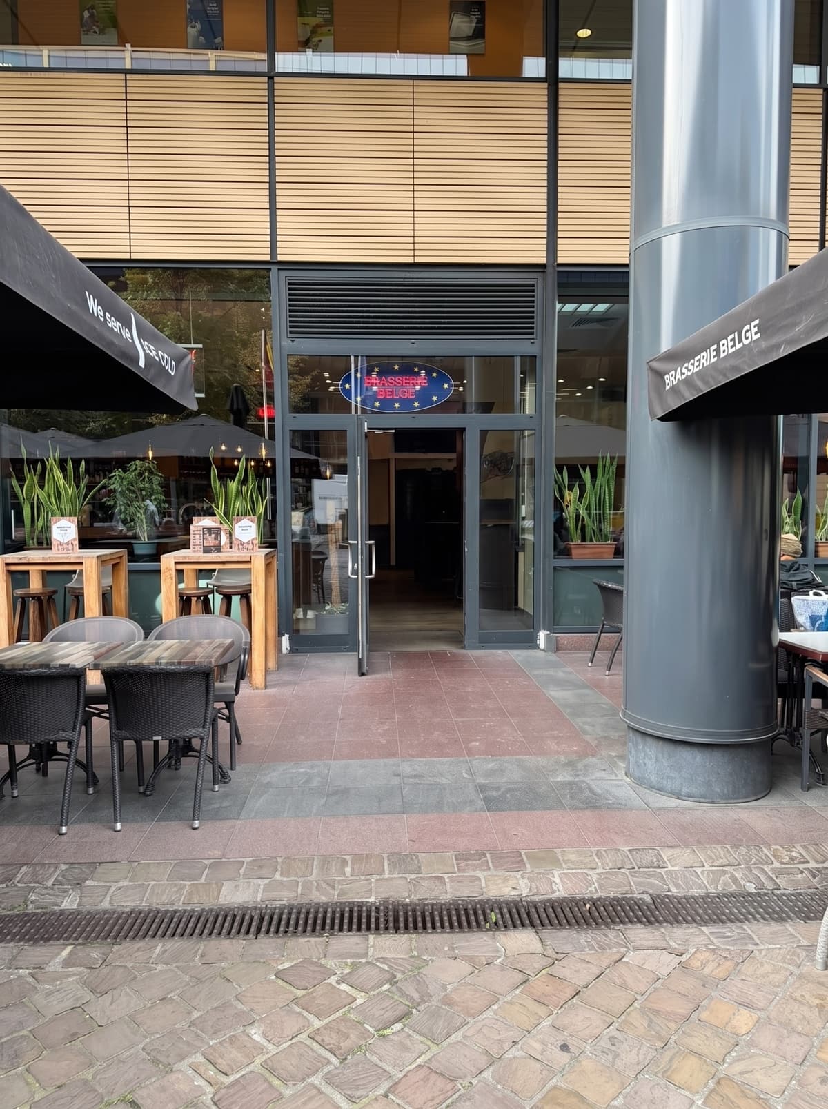 L'entrée de la Brasserie Belge, place Victor Horta
